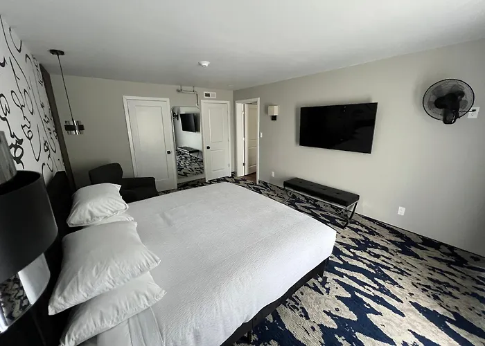 Lighthouse Suites